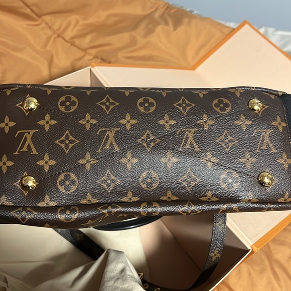 Louis Vuitton Monogram Pallas MM Handbag - Picture 12 of 16